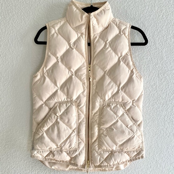 J. Crew Factory Jackets & Blazers - J CREW Womens SZ XSMALL Cream White Quilted Vest